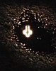 Reflet de la croix de l'Oratoire dans une flaque d'eau.